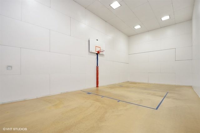 211 E Ohio Street 1906, Chicago, IL 60611