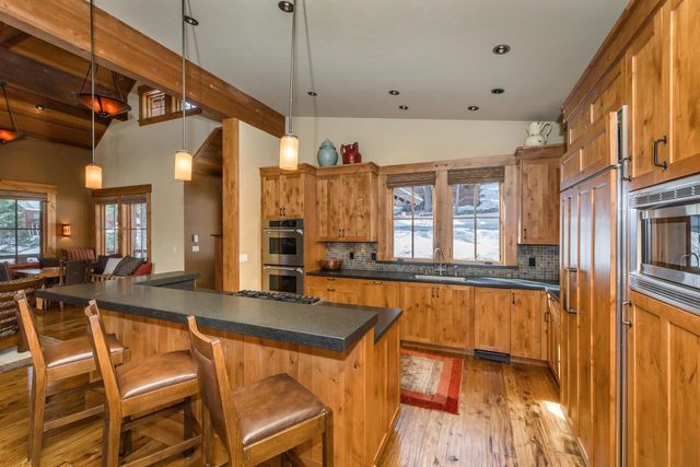 11221 Skislope Way, Truckee, CA 96161