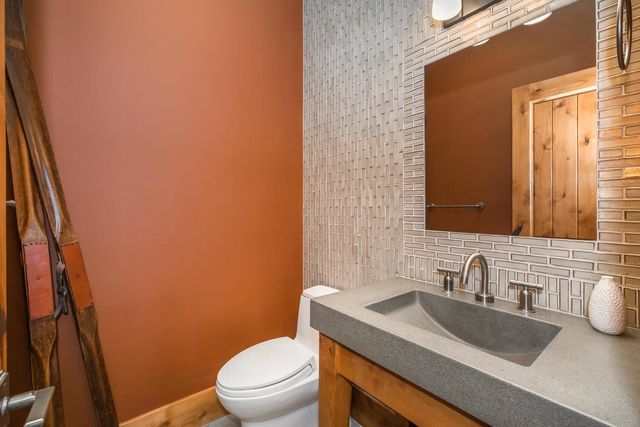 11221 Skislope Way, Truckee, CA 96161