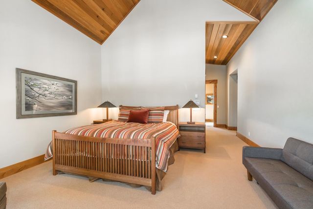 11221 Skislope Way, Truckee, CA 96161