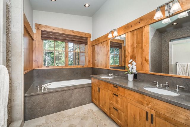 11221 Skislope Way, Truckee, CA 96161