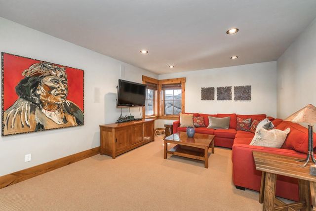 11221 Skislope Way, Truckee, CA 96161