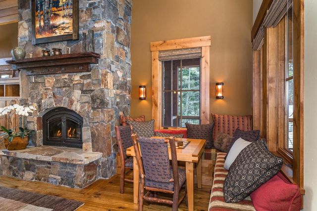 11221 Skislope Way, Truckee, CA 96161