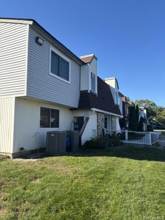 141 Pointe Circle N 141, Coram, NY 11727 — photo 2
