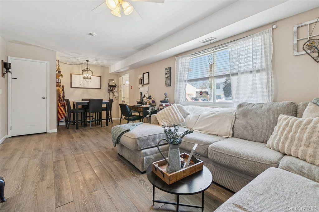 141 Pointe Circle N 141, Coram, NY 11727 — photo 5