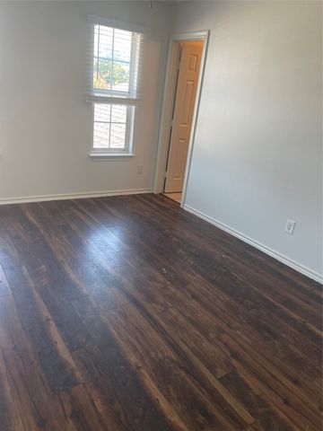 4600 Alamosa Street, Fort Worth, TX 76119