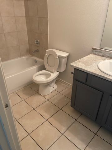 4600 Alamosa Street, Fort Worth, TX 76119