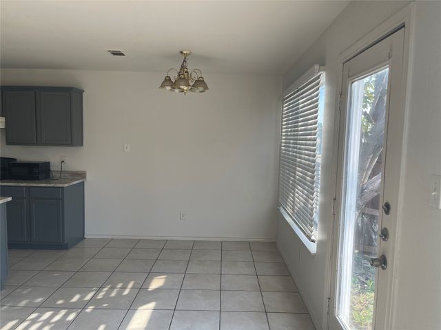4600 Alamosa Street, Fort Worth, TX 76119