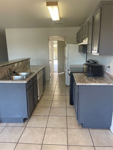 4600 Alamosa Street, Fort Worth, TX 76119