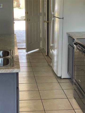 4600 Alamosa Street, Fort Worth, TX 76119