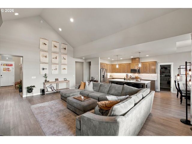 3635 Sw BADGER Ct, Redmond, OR 97756