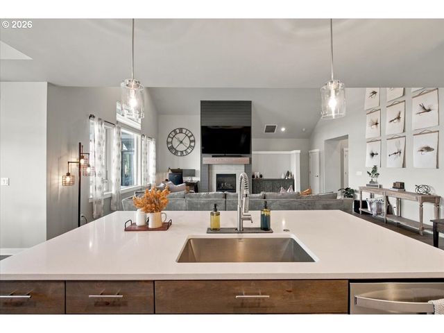3635 Sw BADGER Ct, Redmond, OR 97756