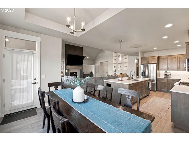 3635 Sw BADGER Ct, Redmond, OR 97756