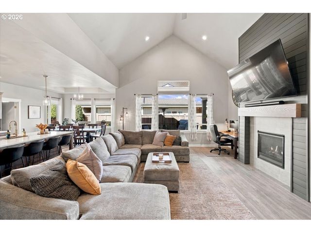 3635 Sw BADGER Ct, Redmond, OR 97756