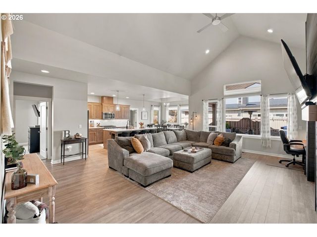 3635 Sw BADGER Ct, Redmond, OR 97756