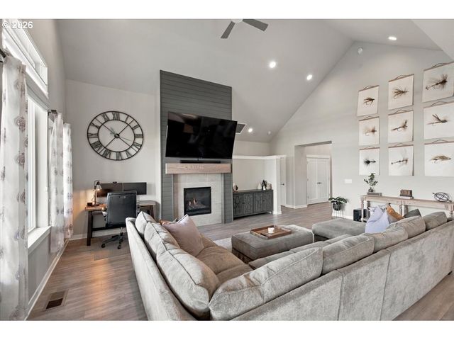 3635 Sw BADGER Ct, Redmond, OR 97756