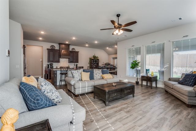 1003 Creekhaven Lane, Mansfield, TX 76063