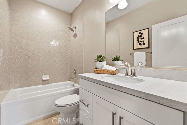 109 Alder Ridge, Lake Forest (el Toro), CA 92610