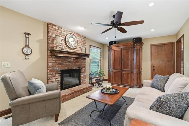 16537 Glenwood Street, Stilwell, KS 66085