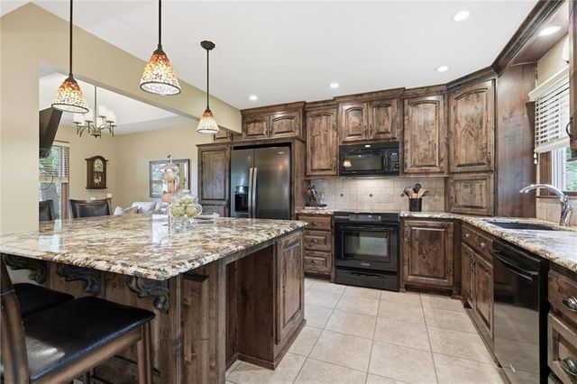 16537 Glenwood Street, Stilwell, KS 66085