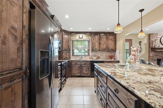 16537 Glenwood Street, Stilwell, KS 66085