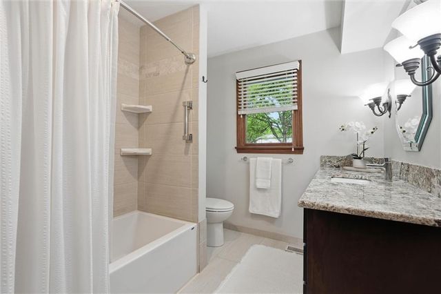 16537 Glenwood Street, Stilwell, KS 66085