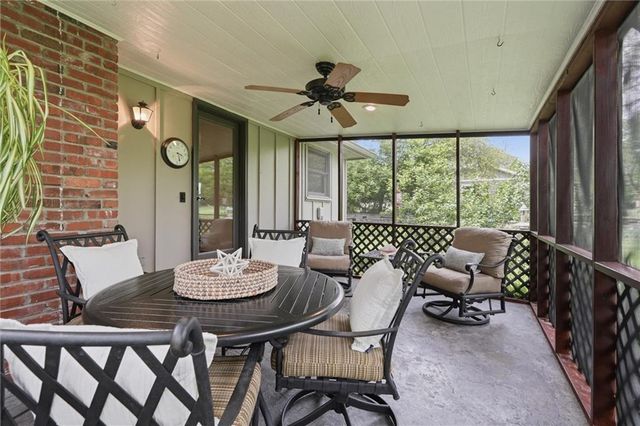 16537 Glenwood Street, Stilwell, KS 66085