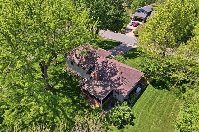 16537 Glenwood Street, Stilwell, KS 66085