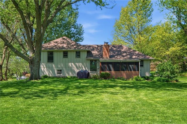 16537 Glenwood Street, Stilwell, KS 66085