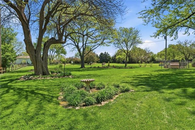 16537 Glenwood Street, Stilwell, KS 66085