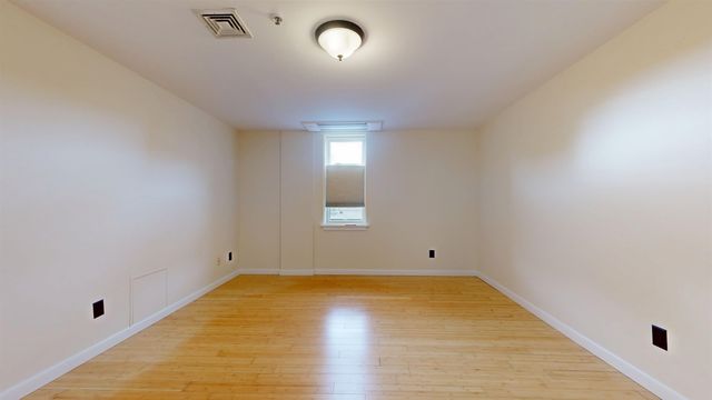 230 College St Apt 7, Burlington, VT 05401