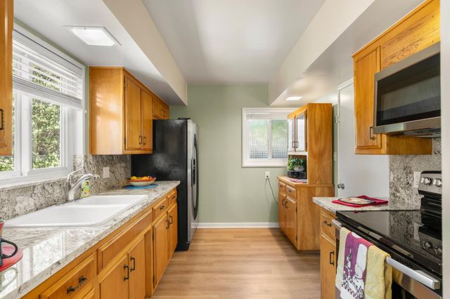 2365 Santa Anita Dr, Sacramento, CA 95825