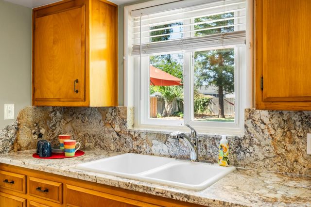 2365 Santa Anita Dr, Sacramento, CA 95825