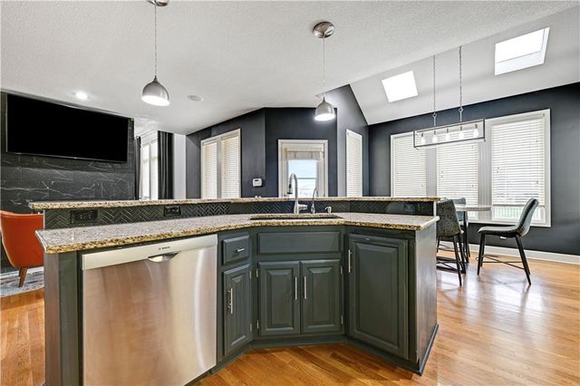 9008 N Lewis Avenue, Kansas City, MO 64157