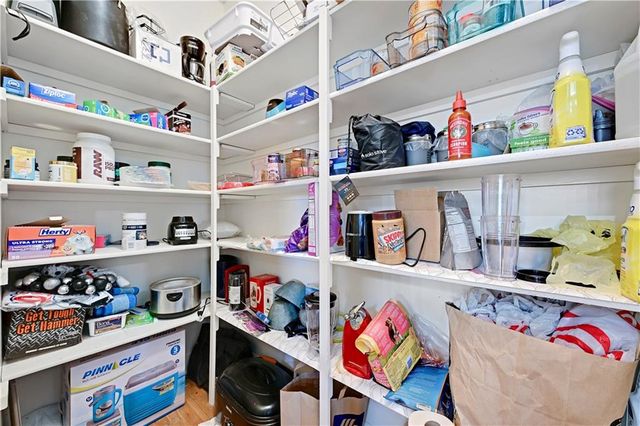 9008 N Lewis Avenue, Kansas City, MO 64157