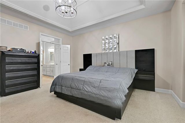 9008 N Lewis Avenue, Kansas City, MO 64157