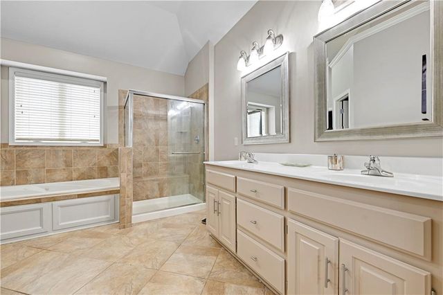 9008 N Lewis Avenue, Kansas City, MO 64157