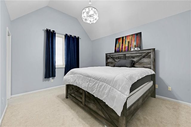 9008 N Lewis Avenue, Kansas City, MO 64157