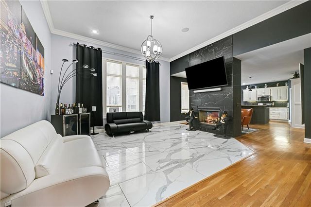 9008 N Lewis Avenue, Kansas City, MO 64157