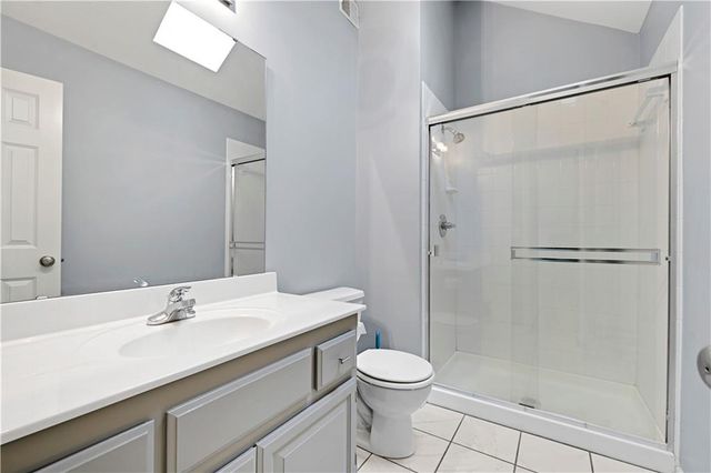 9008 N Lewis Avenue, Kansas City, MO 64157