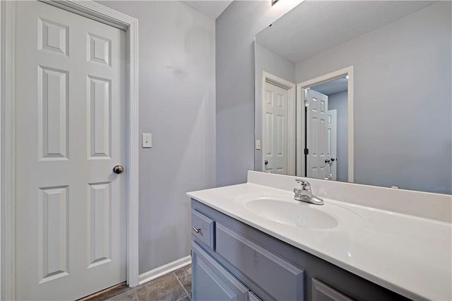 9008 N Lewis Avenue, Kansas City, MO 64157