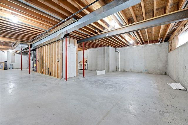 9008 N Lewis Avenue, Kansas City, MO 64157