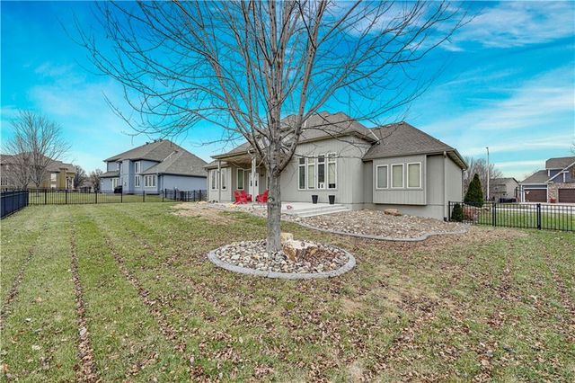 9008 N Lewis Avenue, Kansas City, MO 64157