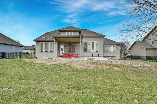 9008 N Lewis Avenue, Kansas City, MO 64157