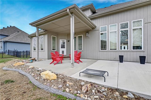 9008 N Lewis Avenue, Kansas City, MO 64157