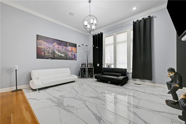 9008 N Lewis Avenue, Kansas City, MO 64157