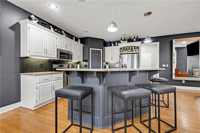 9008 N Lewis Avenue, Kansas City, MO 64157