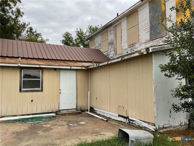 515 E French Street, Cuero, TX 77954