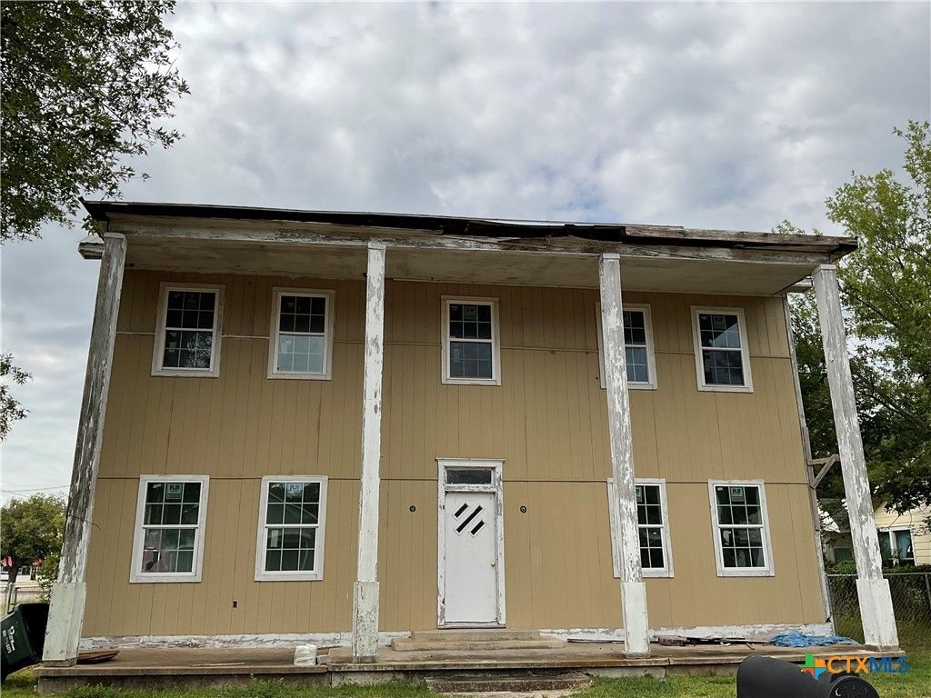 515 E French Street, Cuero, TX 77954