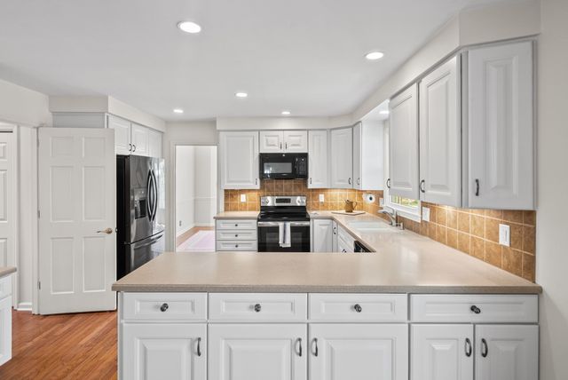 815 Shady Bluff Trl, Clarksville, TN 37043